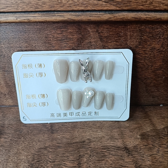 One of a Kind CUSTOM NAILS 10pcs set Size S Pearl Rabbit - Picture 2 of 6